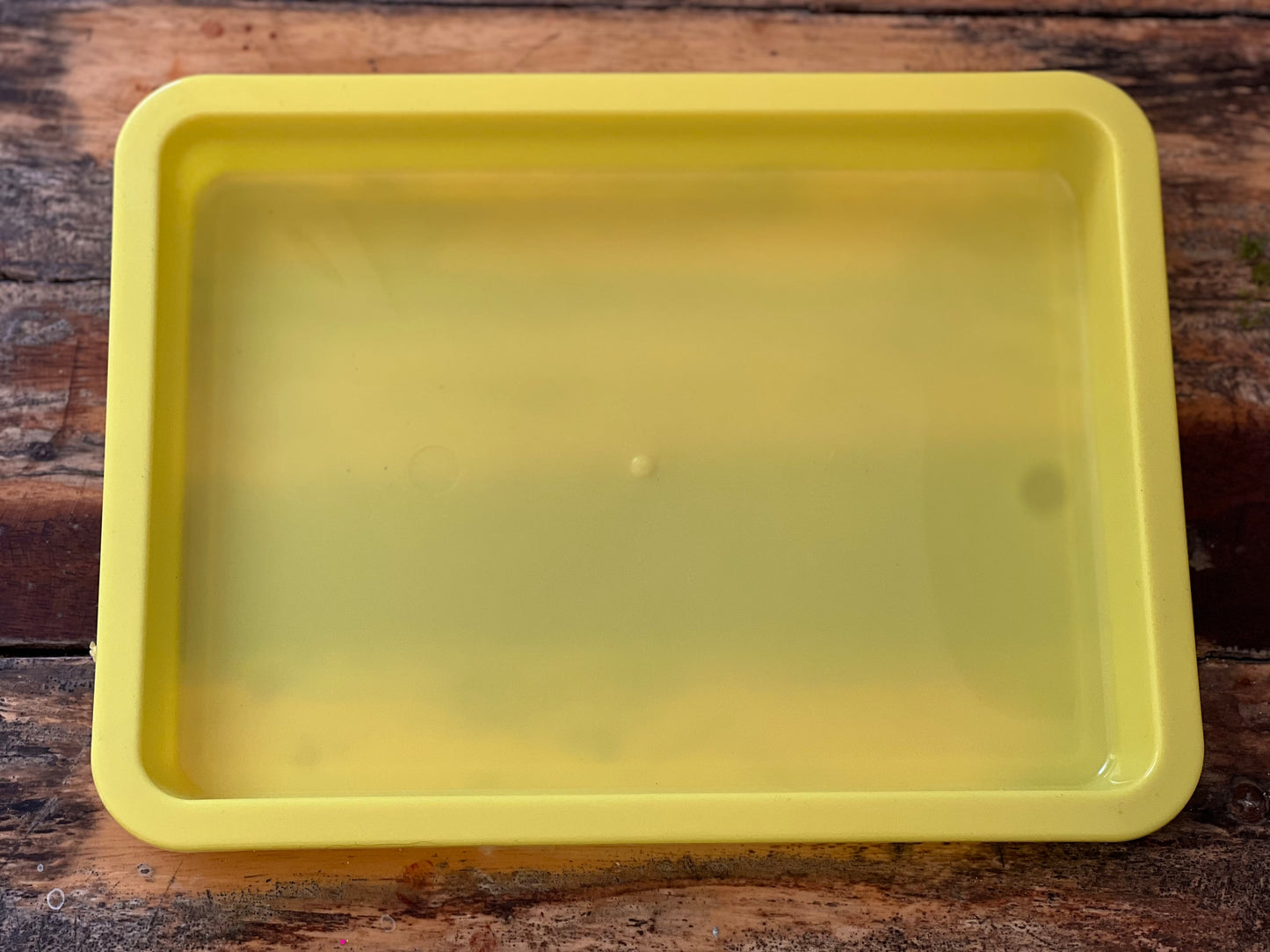 MESSY PLAY TRAY